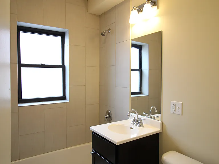 3007 W Lawrence Ave #2 — Photo 4