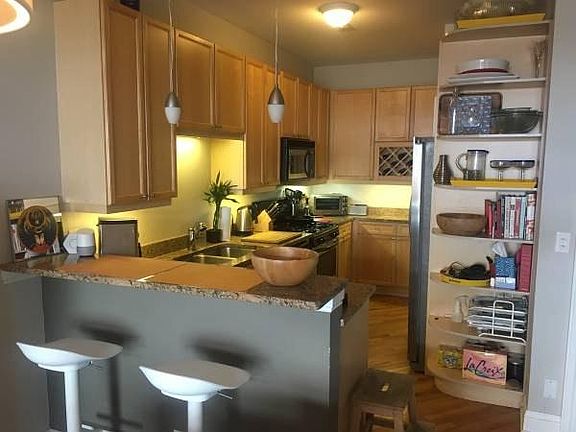 3rd image of 1800 W Erie St APT 15
