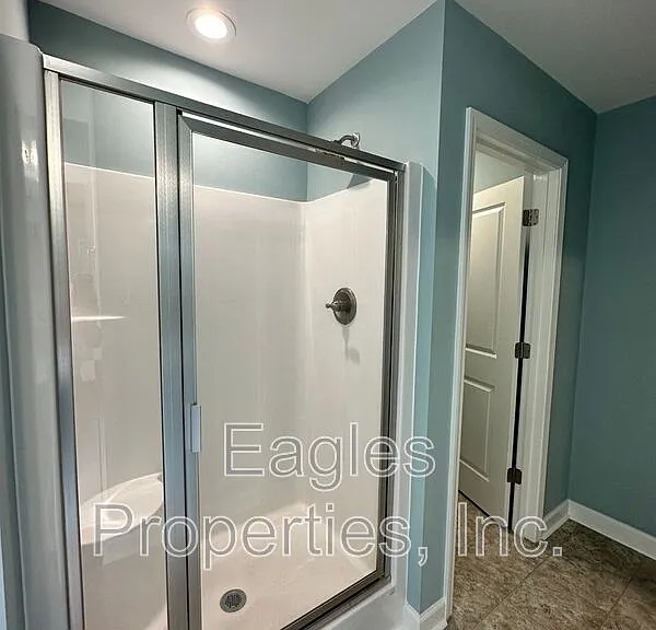 451 Fallingbrook Dr — Photo 22