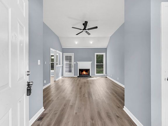 4th image of 547 Donna Dr