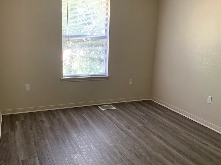 402 Veterans Ave #C — Photo 9