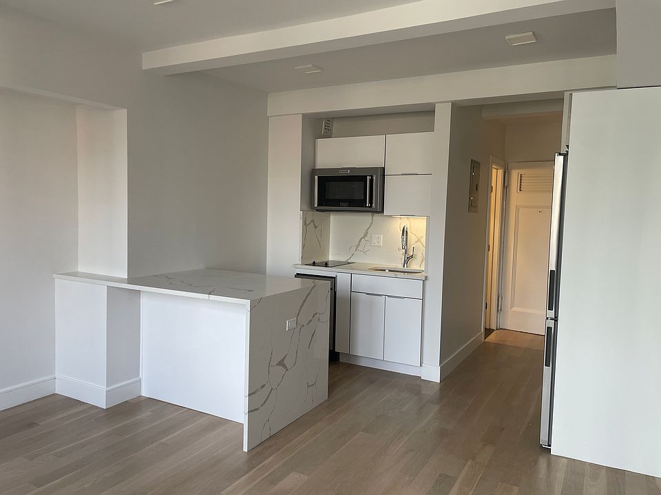 1st image of 320 E 42nd St APT 1103