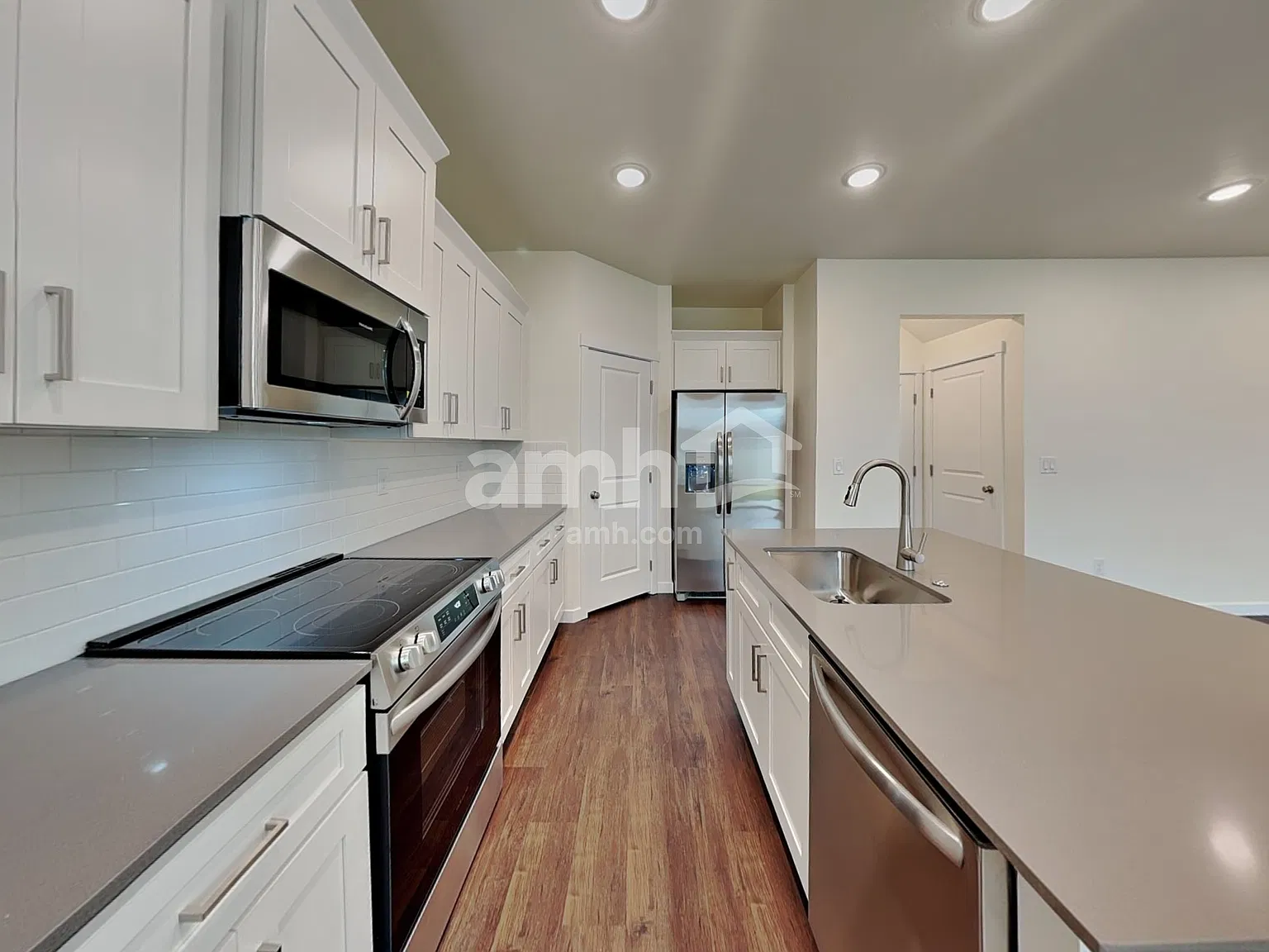 4 bed, 2.5 bath, 1835 sqft, $2,480 — Photo 3