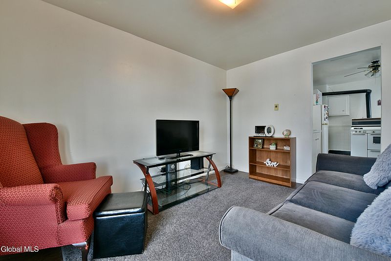 5th image of 4 1/2 Hibbard Street