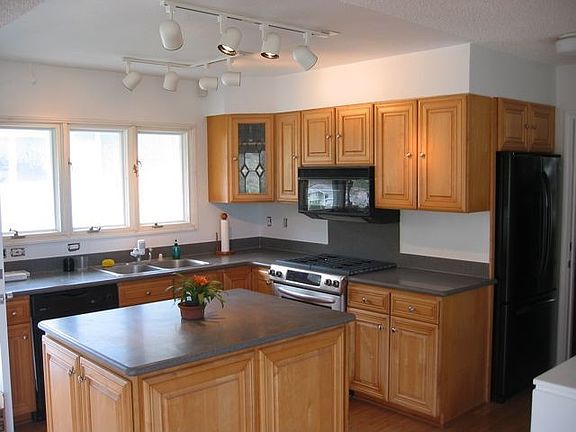 Kitchen Cabinets & Gas Range