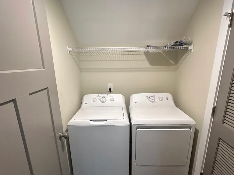 235 Pearl St — Photo 6