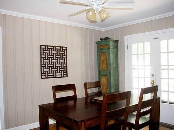 Dining room.