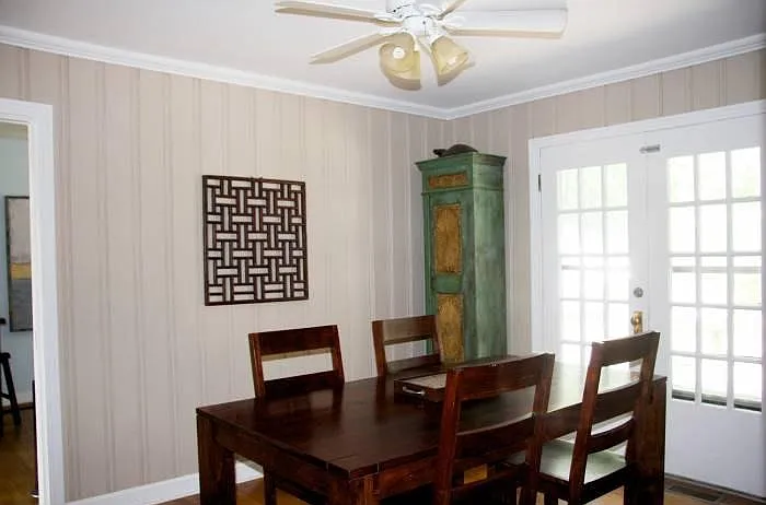 Dining room.