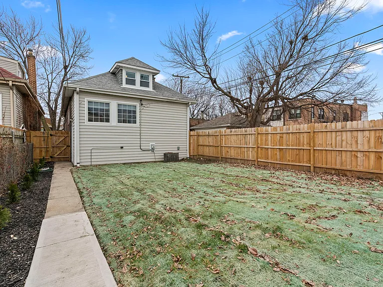 5542 W 64th St — Photo 32