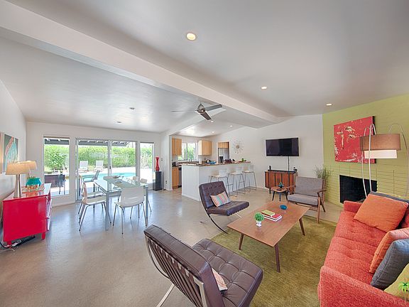 4th image of 242 E Cerritos Dr