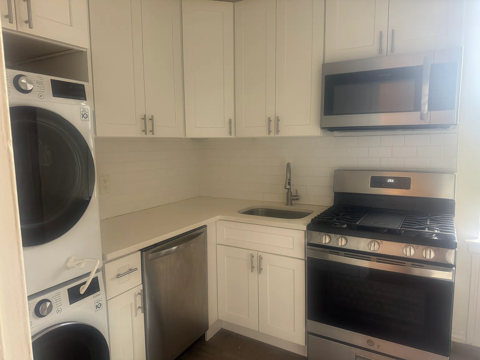 3240 Henry Hudson Pkwy E — Photo 4