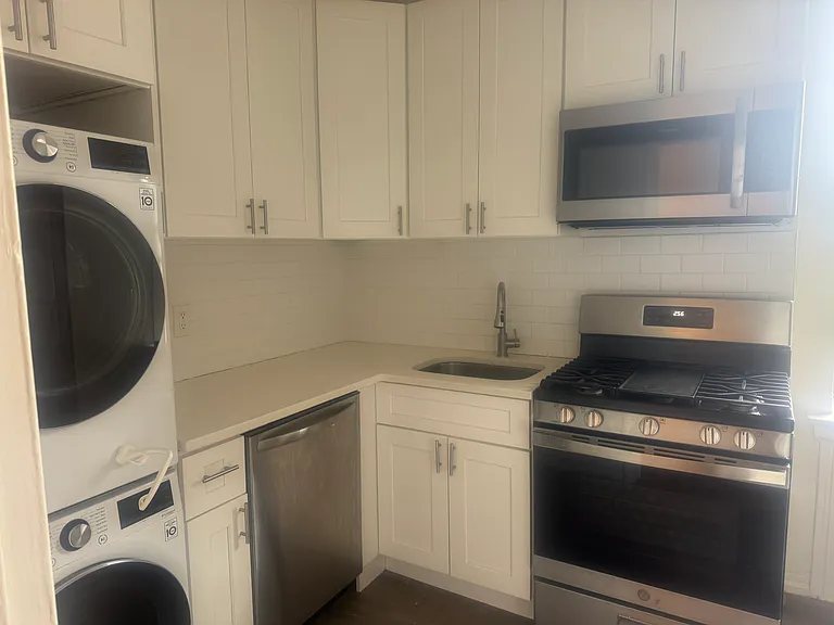 3240 Henry Hudson Pkwy E #6M — Photo 2