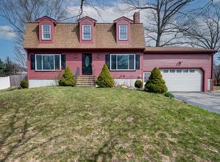 86 Jones Rd, Hopedale, MA 01747