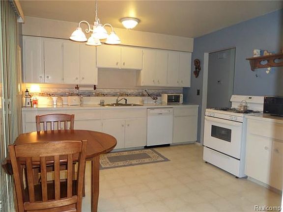 5th image of 9339 Brackson Blvd