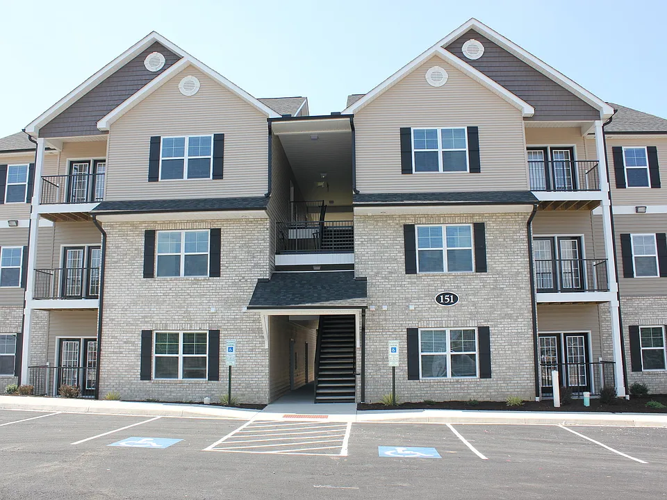 161 Howard Ln #102