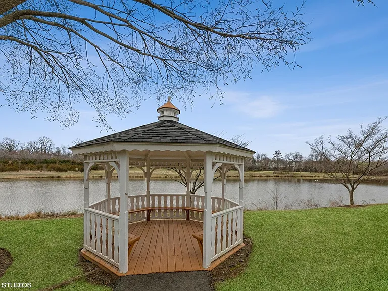 25340 Lake Mist Sq #301 — Photo 35