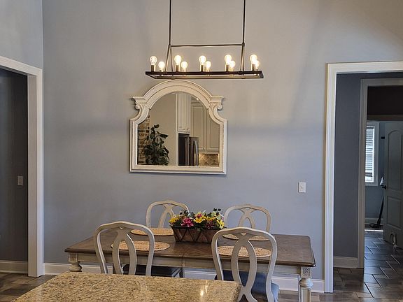 5th image of 155 Amethyst Dr