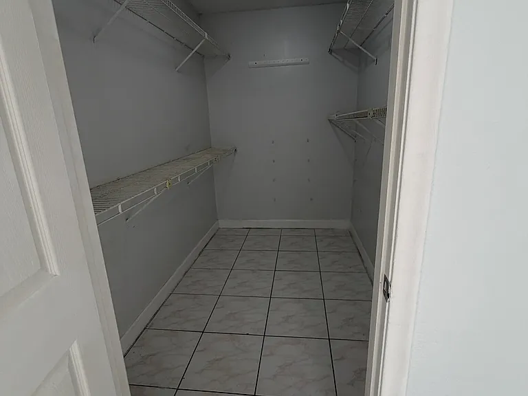2565 W 56th St #110 — Photo 14
