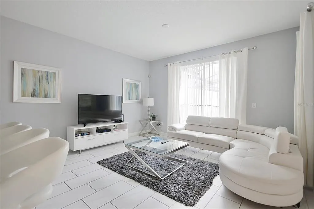4 bed, 3.0 bath, 1902 sqft, $3,000 — Photo 3