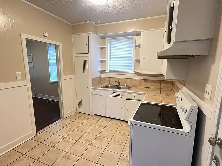 4052 N State St — Photo 11