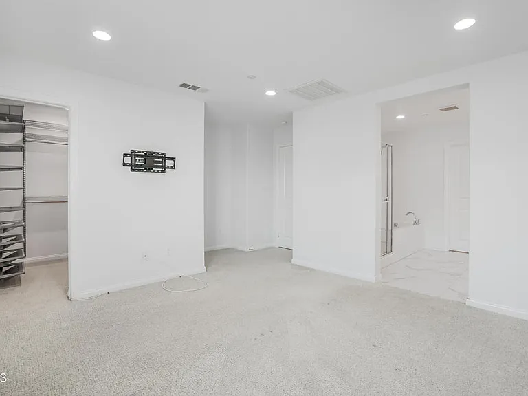 667 Pedro St — Photo 32
