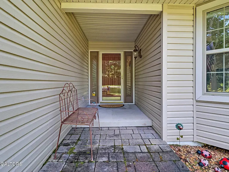 144 Pomeroy Dr — Photo 20