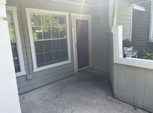 5701 Chapman Mill Dr APT 330, Rockville, MD 20852