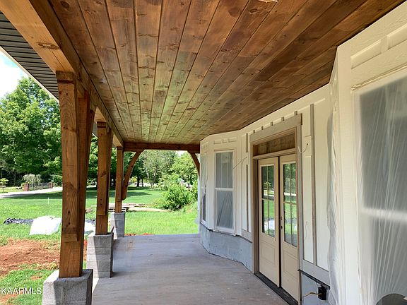 2nd image of 225 Lakeview Cove Dr