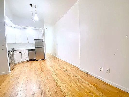 3rd image of 57 W 105th St APT 1C