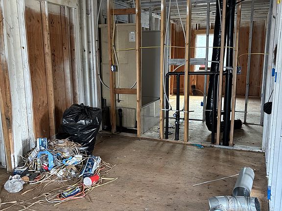 5th image of 1223 N Terry St