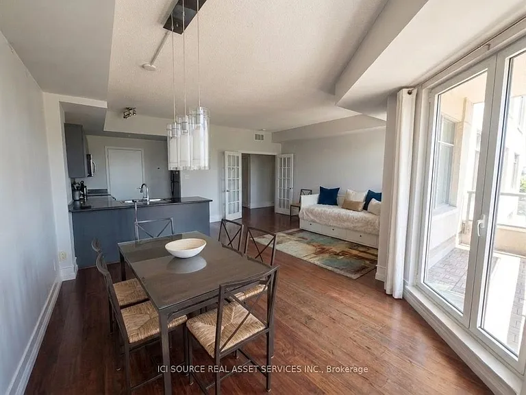 550 Front St W #411 — Photo 4
