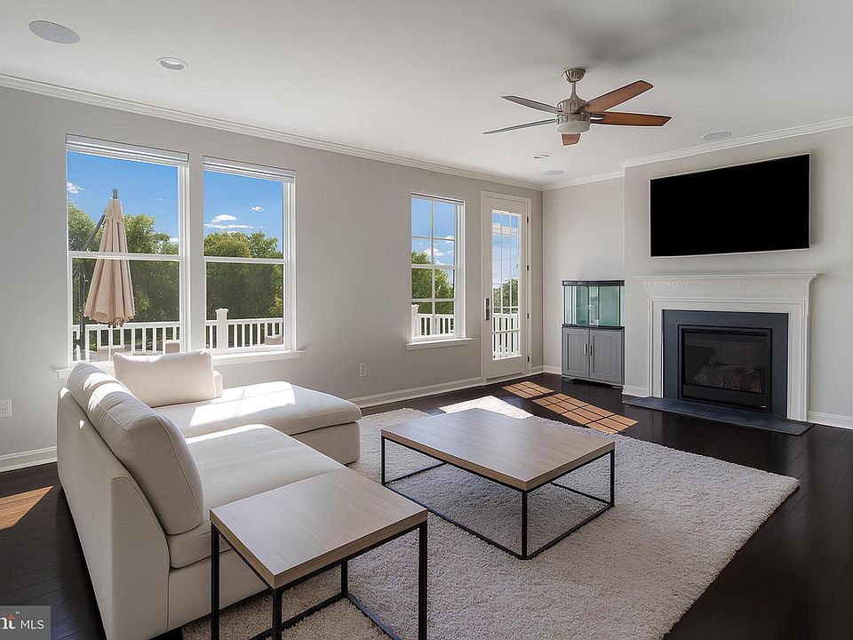 2nd image of 21493 Willow Breeze Sq