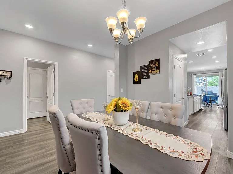 12321 Silvana St — Photo 19