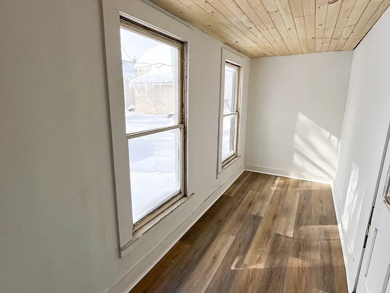 1019 Superior St — Photo 17