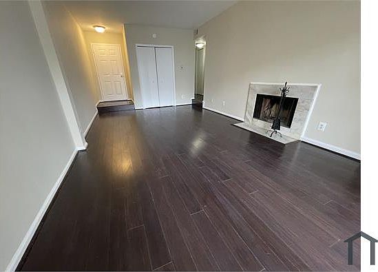 4th image of 20329 Beaconfield Ter APT 1