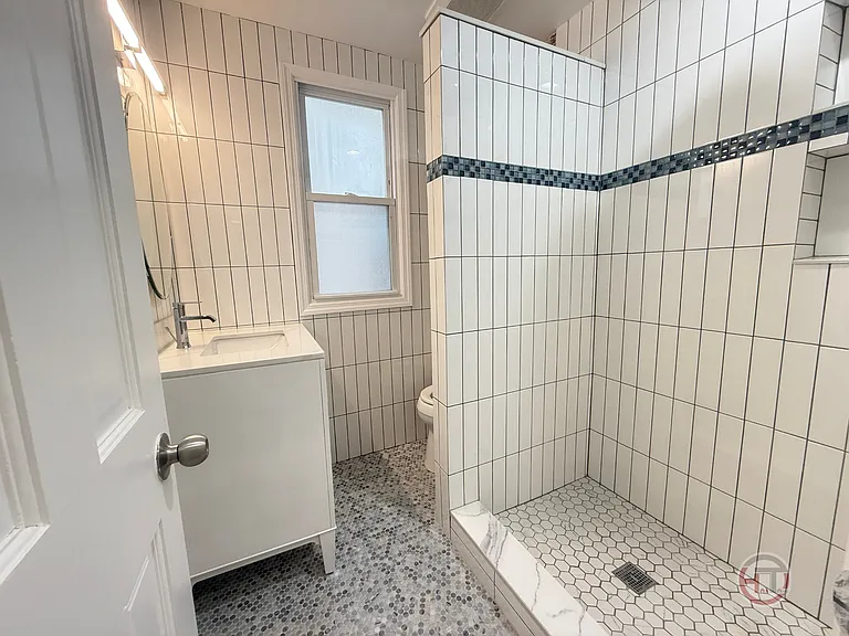 1022 Logan Ave #1 — Photo 2