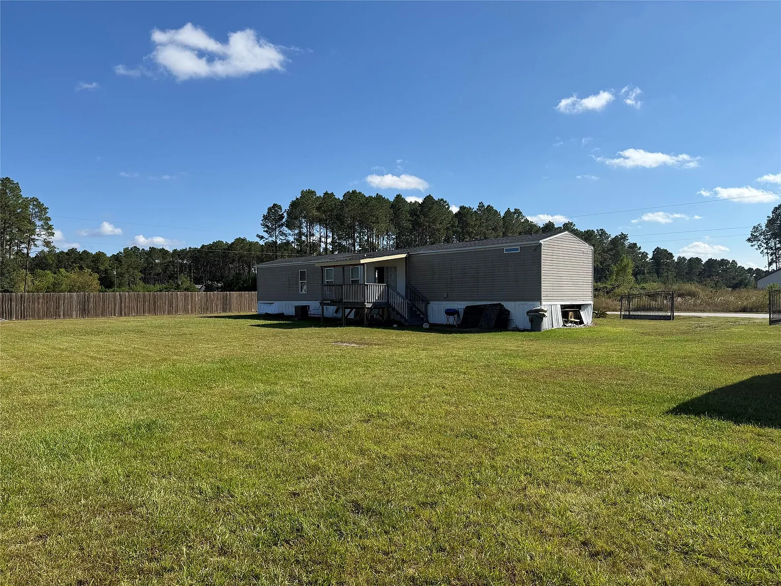 3 bed, 2.0 bath, 1080 sqft, $1,300 — Photo 4