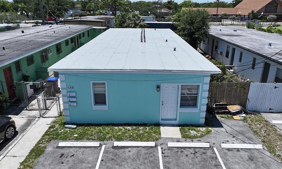 1st image of 633 NW 15TH Terrace
