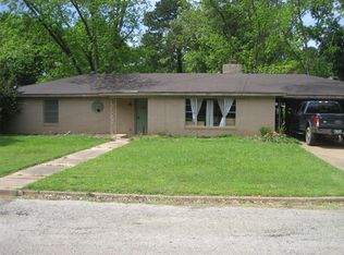 1000 E Mimosa Ln, Crockett, TX 75835