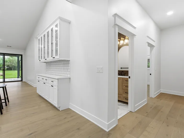 130 McKinley Dr — Photo 4
