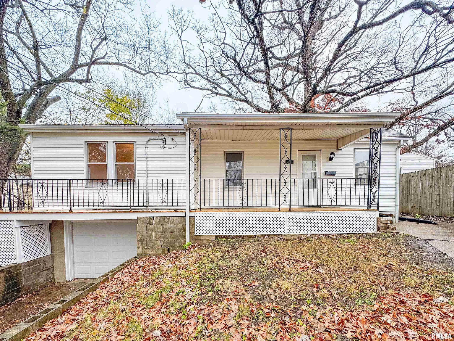 1125 E Corrington Ave photo 1