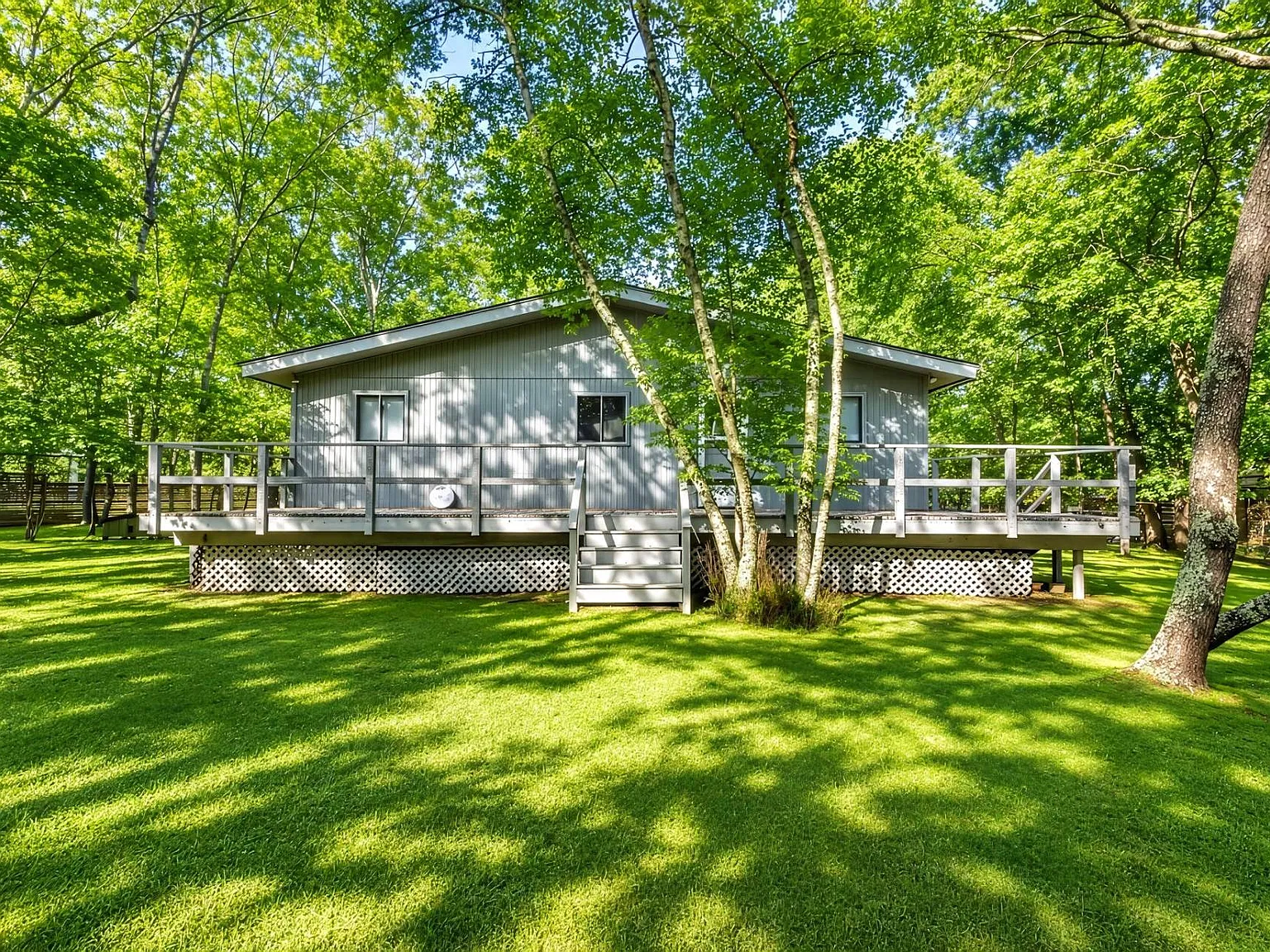 Year Round East Hampton Living Near the Bay — Photo 4