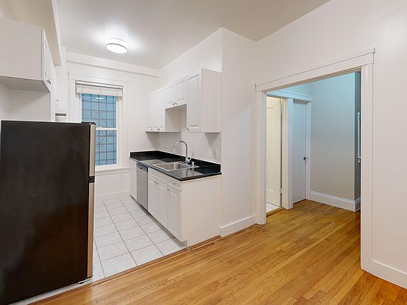 3rd image of 2363 Van Ness Ave APT 105
