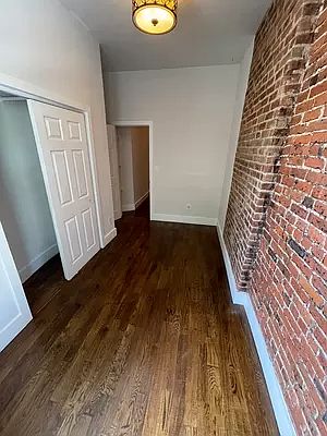 5th image of 162 Sumpter St APT 1R
