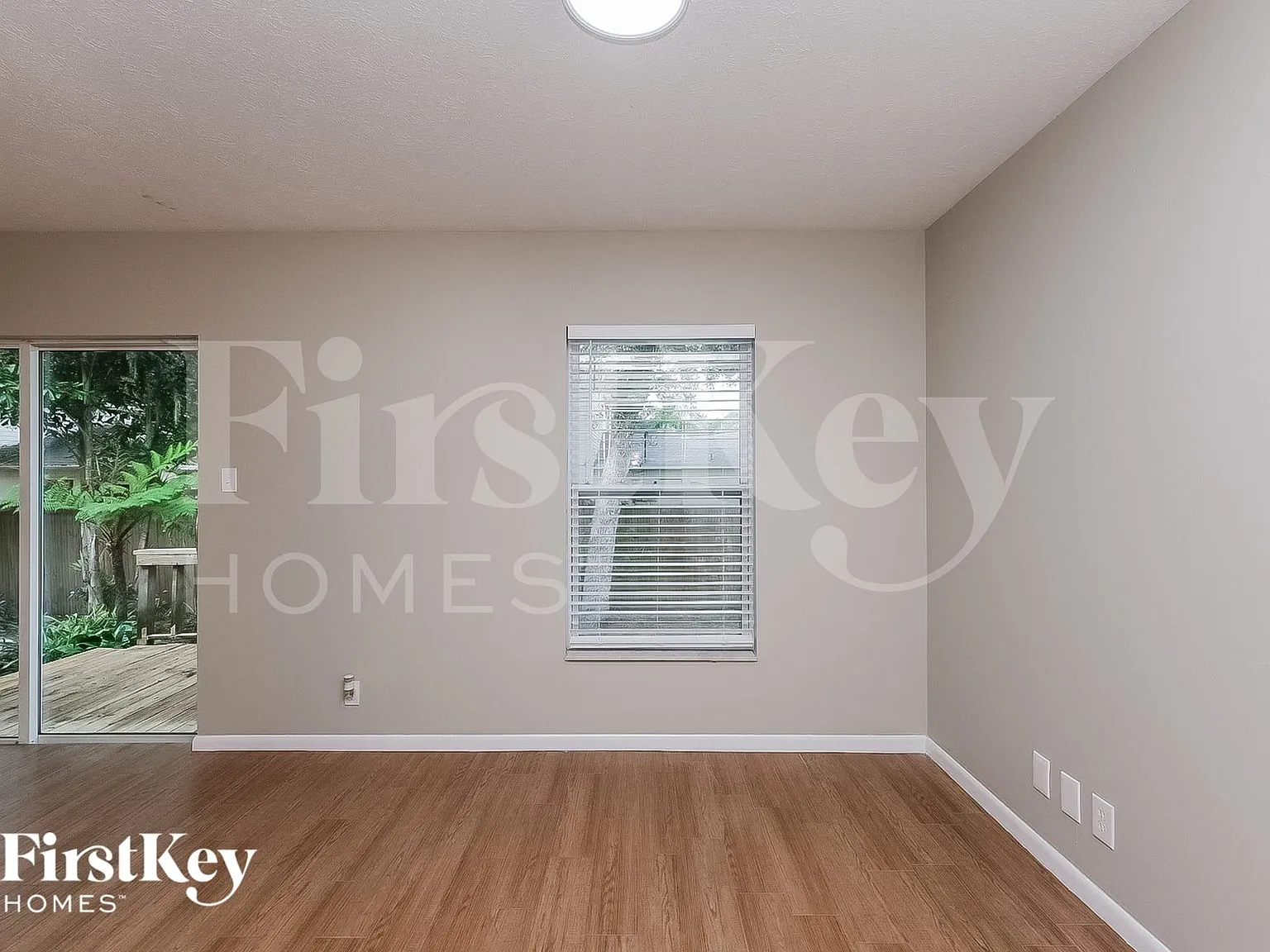 3 bed, 2.0 bath, 1368 sqft, $2,345 — Photo 2