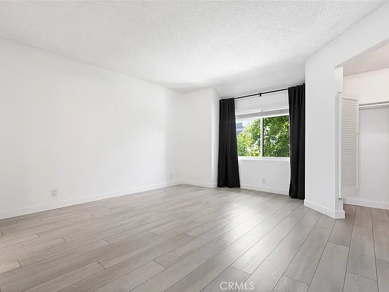 17 Hollowglen — Photo 9