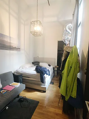 Rented by Manhattan Management LLC | media 31