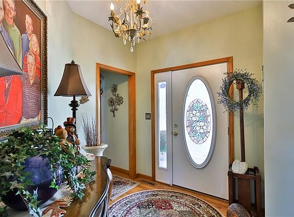 5th image of 427 Foot Hill Dr