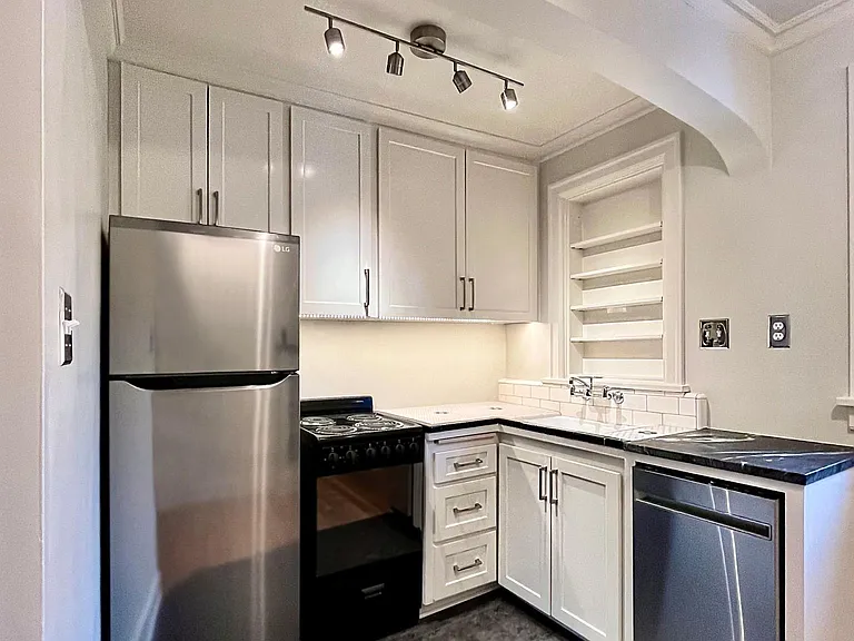224 E Pine St #6 — Photo 13