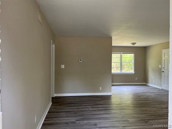 3rd image of 963 Parkwood Dr